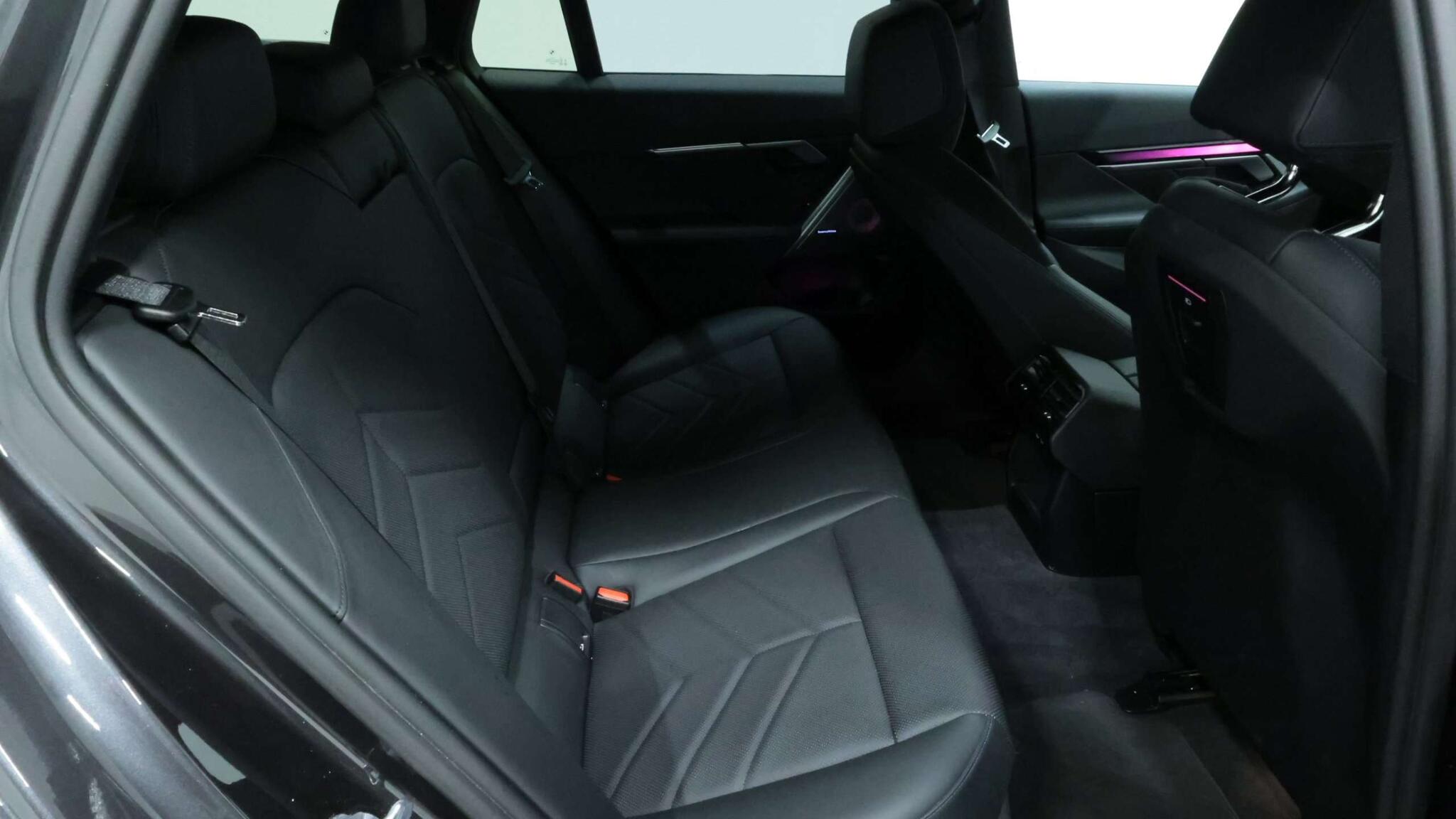 BMW 5 Series view 13