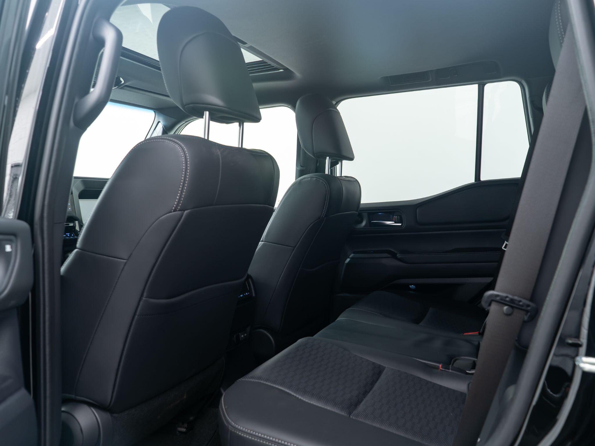 Toyota Land Cruiser view 22