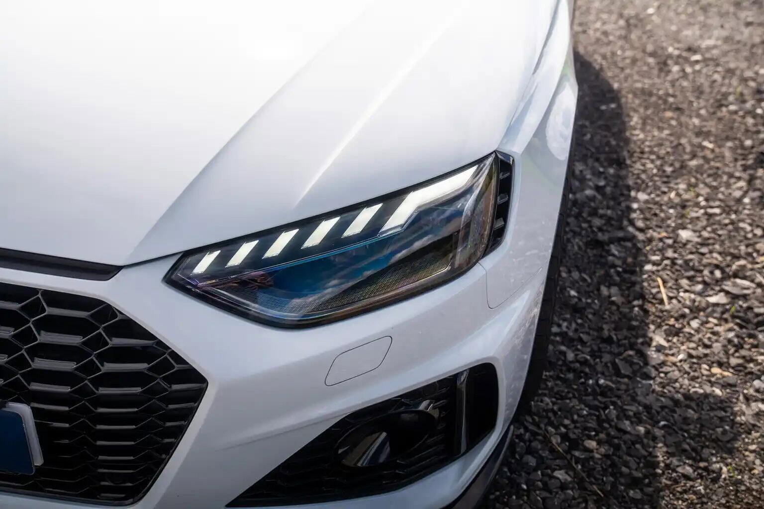 Audi RS4 Avant view 10