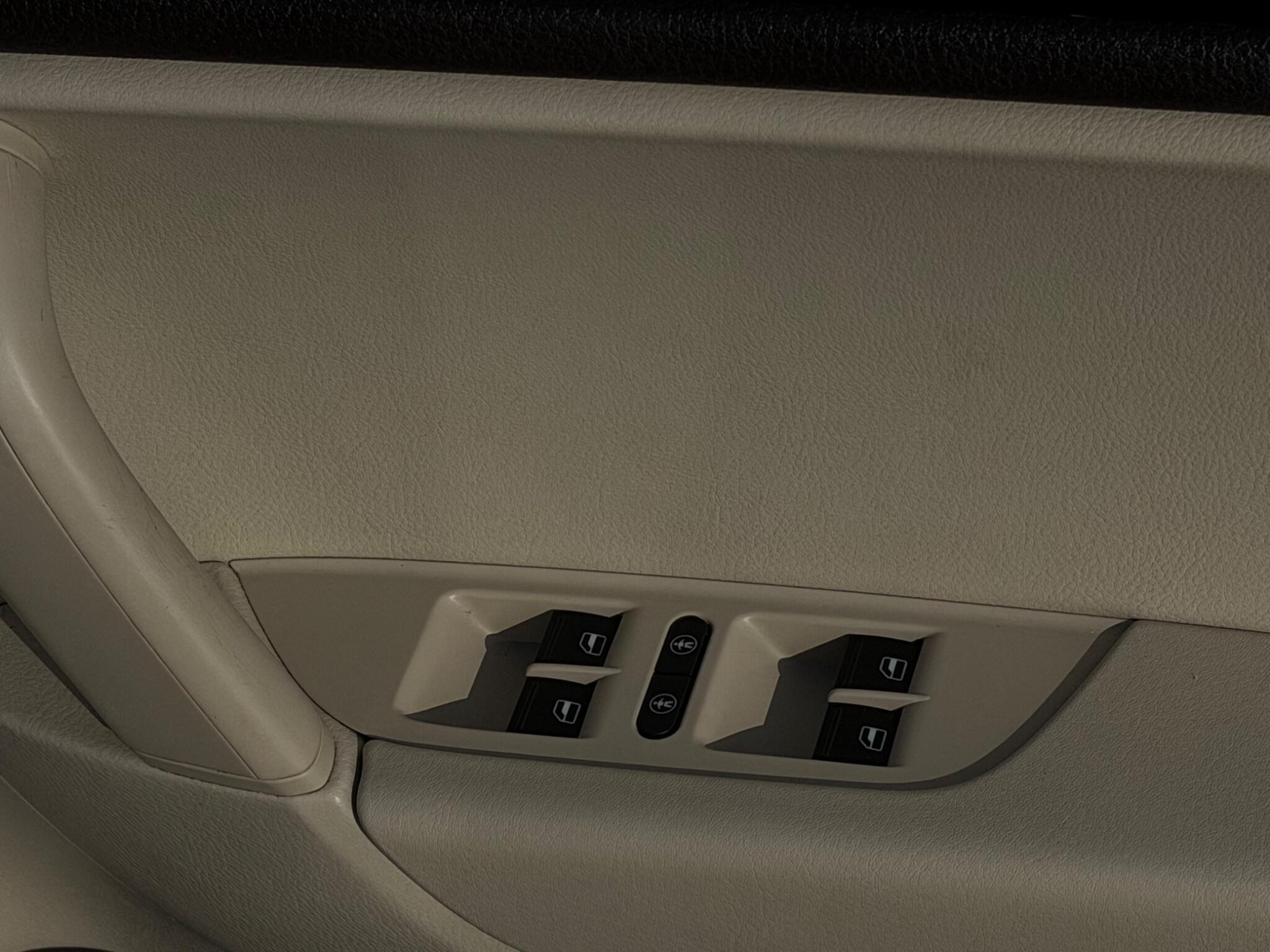 Volkswagen Touareg view 16