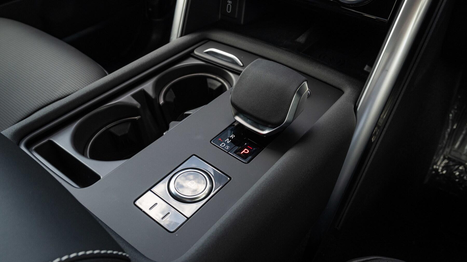 Land Rover Discovery view 50
