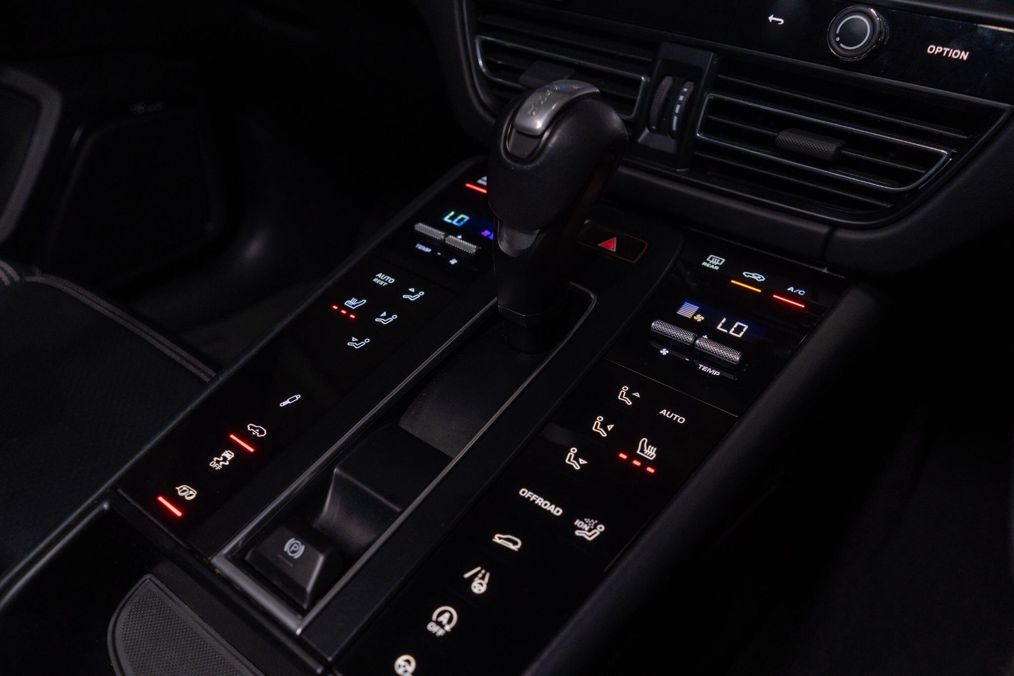 Porsche Macan view 25