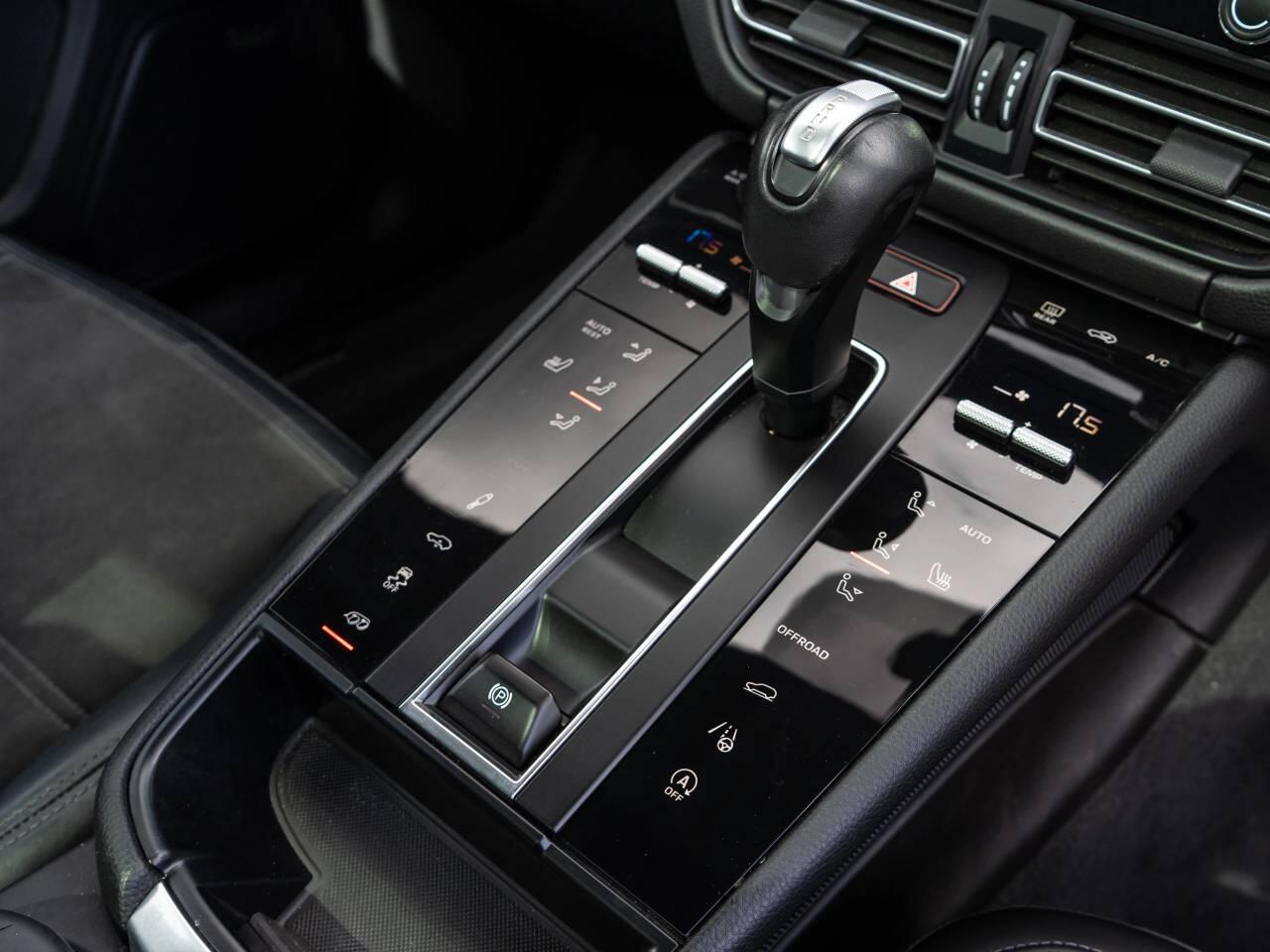 Porsche Macan view 23
