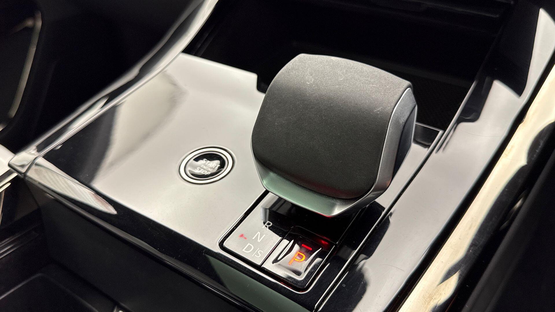 Land Rover Range Rover Sport view 13