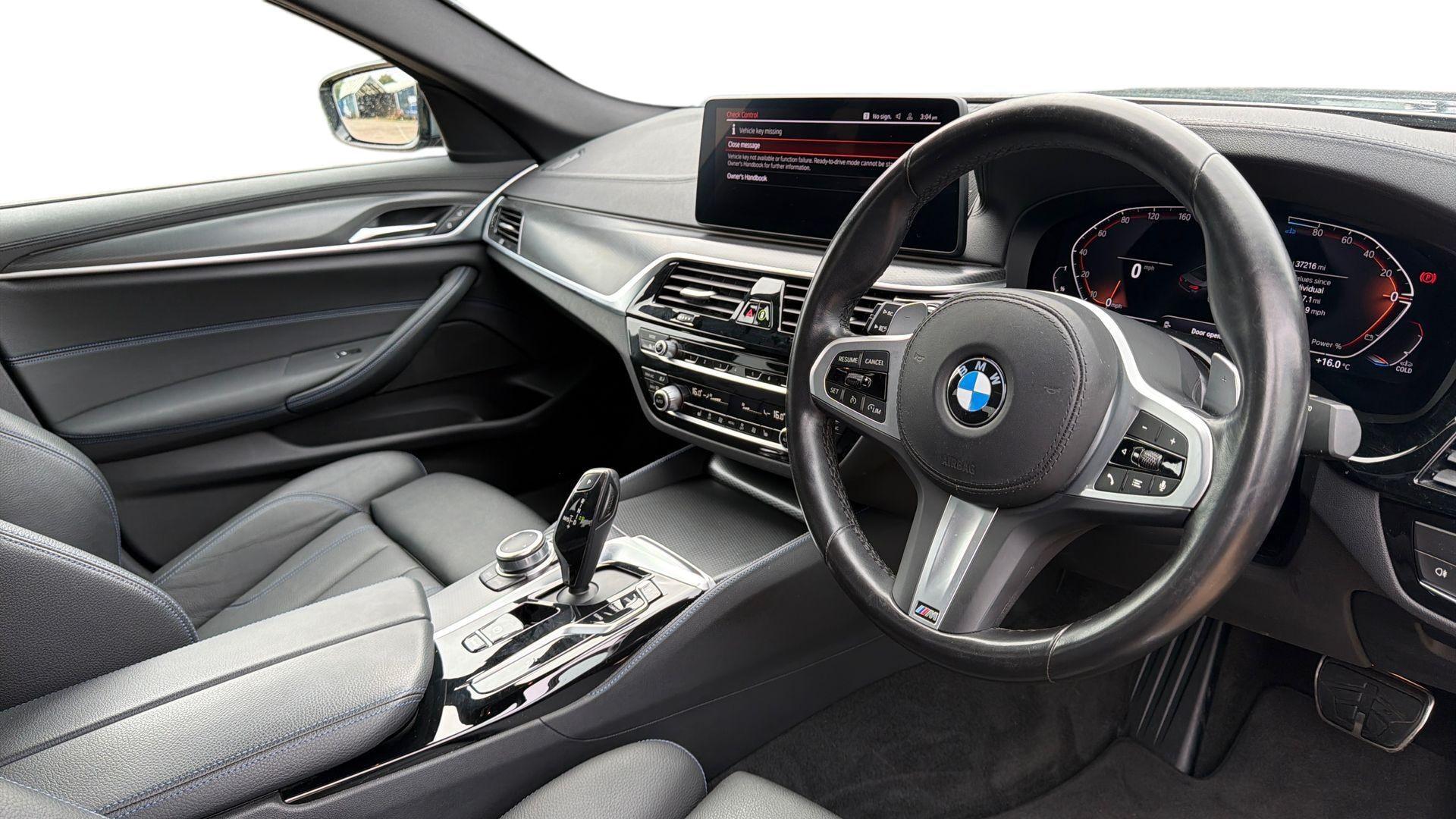 BMW 5 Series view 6