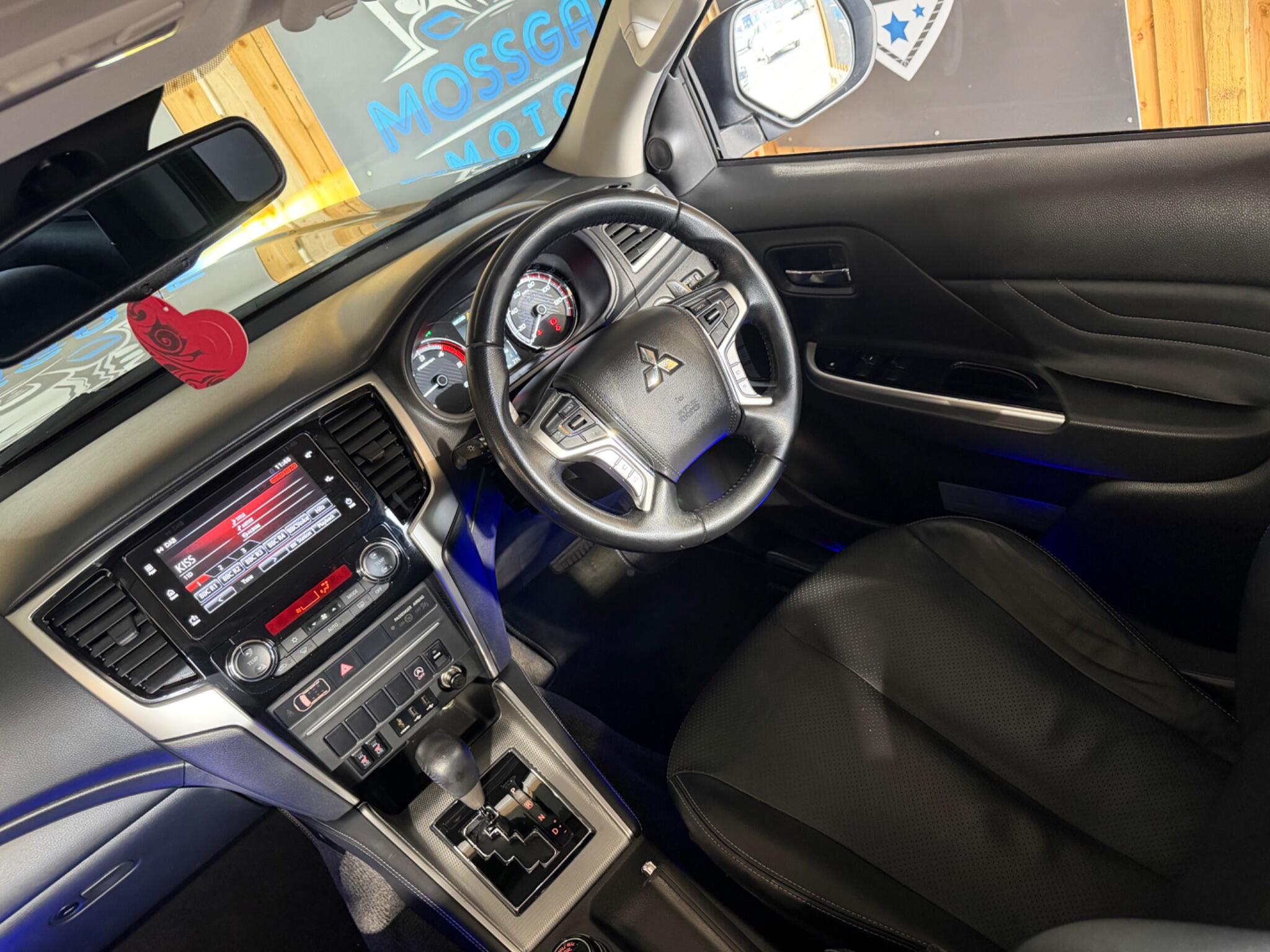 Mitsubishi L200 view 17