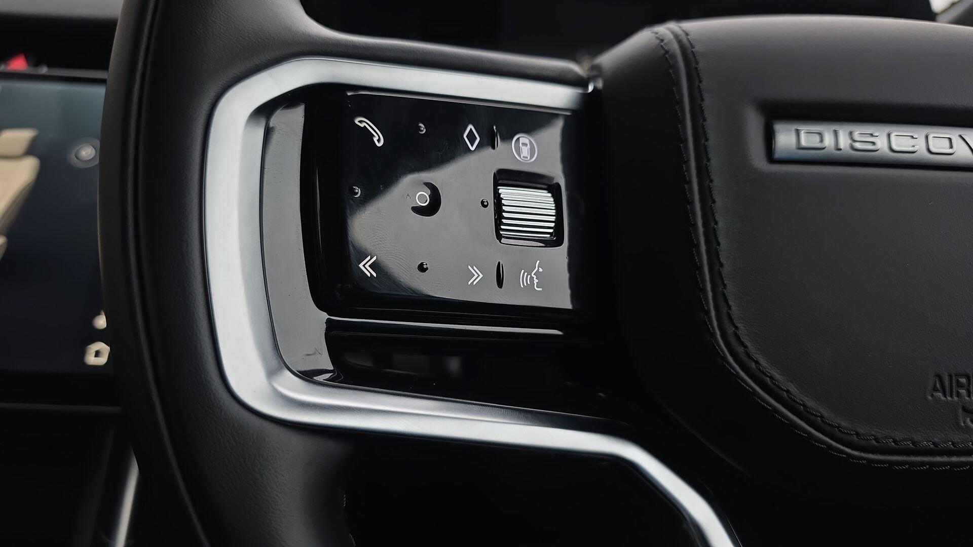 Land Rover Discovery Sport view 31