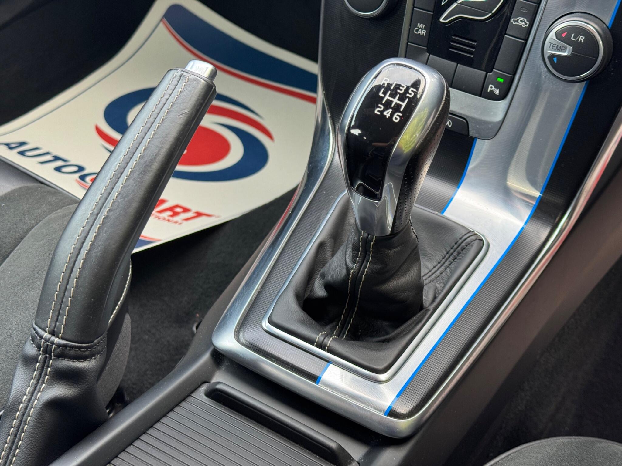 Volvo V40 view 18