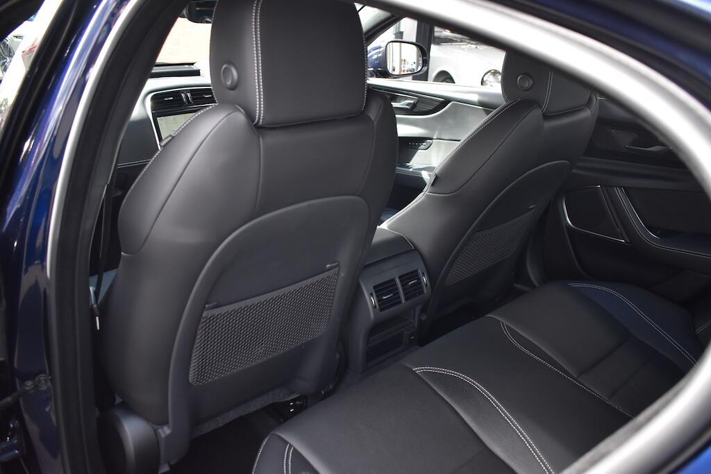 Jaguar Xe view 42