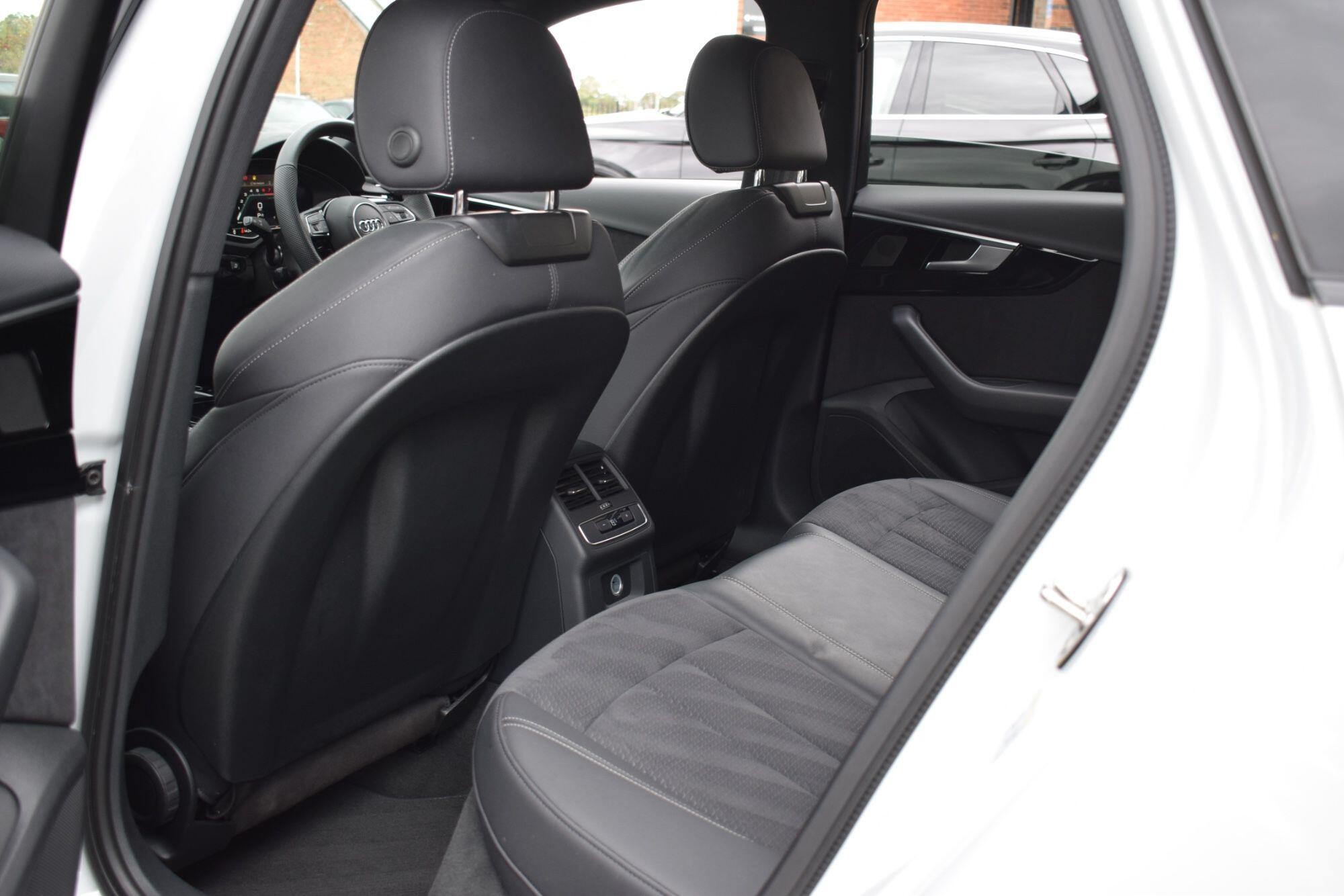Audi A4 view 24