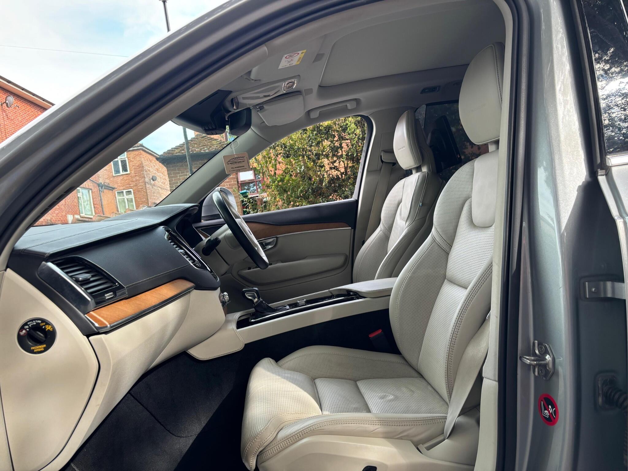 Volvo XC90 view 27