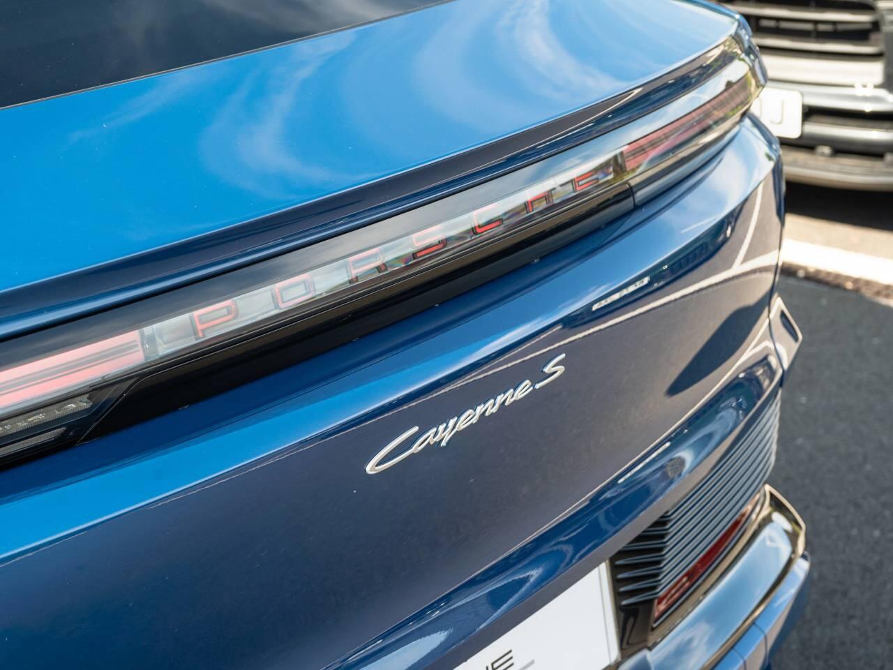 Porsche Cayenne view 10
