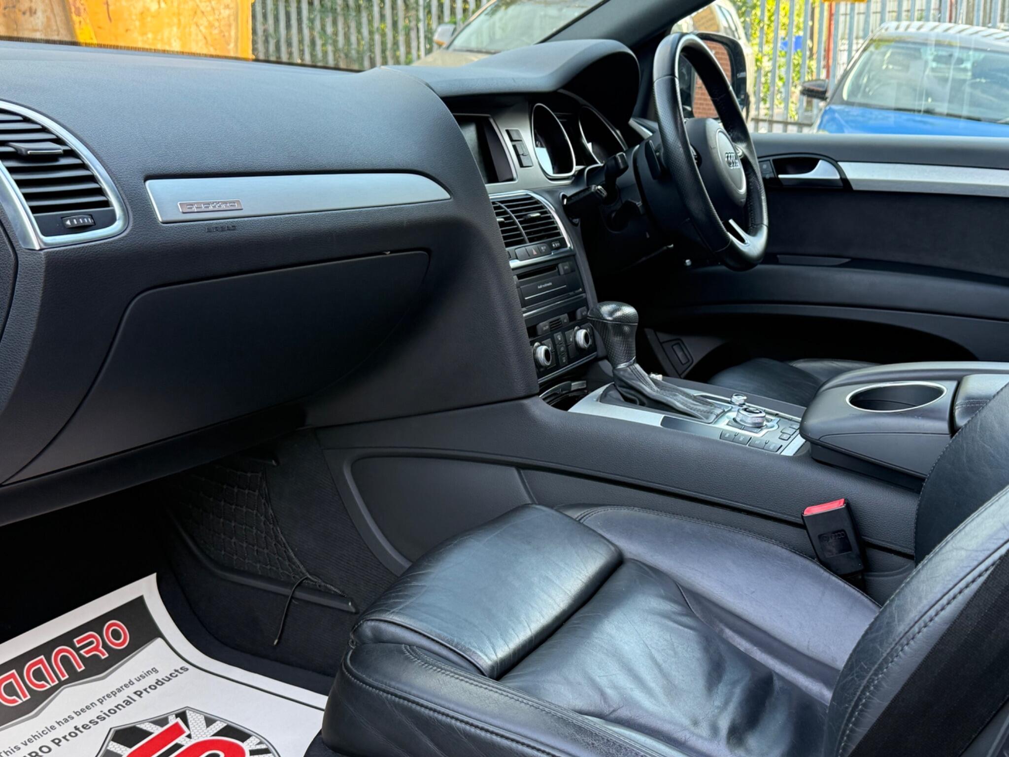 Audi Q7 view 28