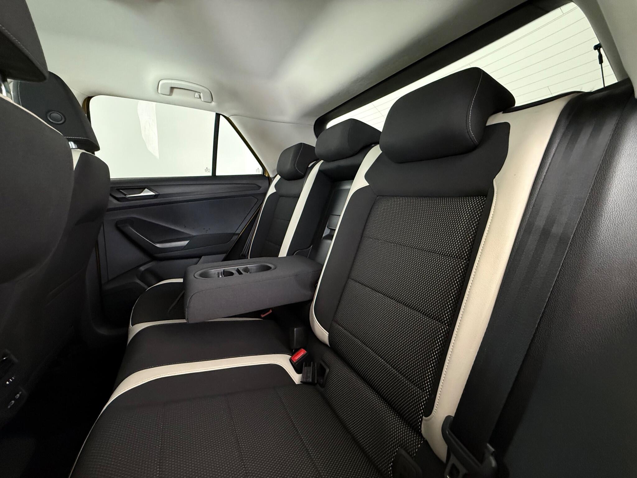Volkswagen T-Roc view 16