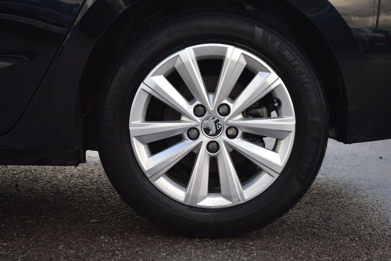 Vauxhall Astra view 14