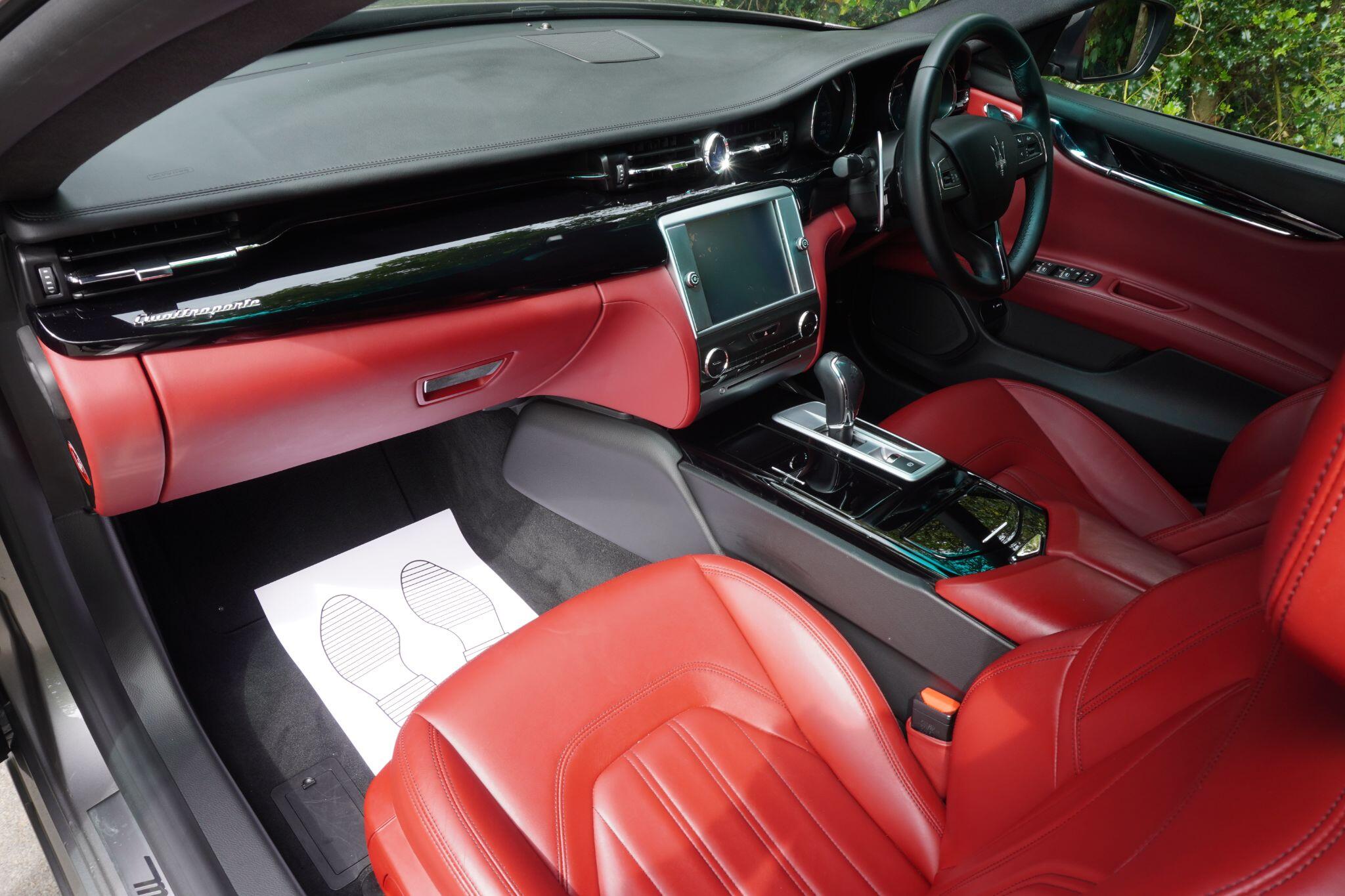 Maserati Quattroporte view 56