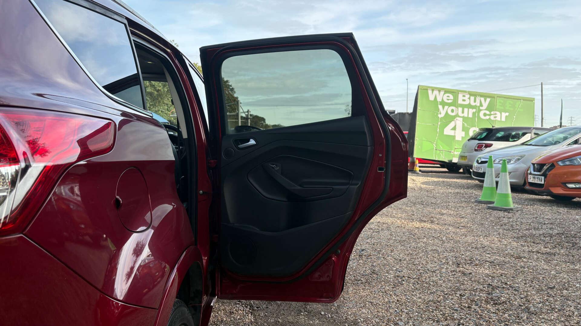 Ford Kuga view 45