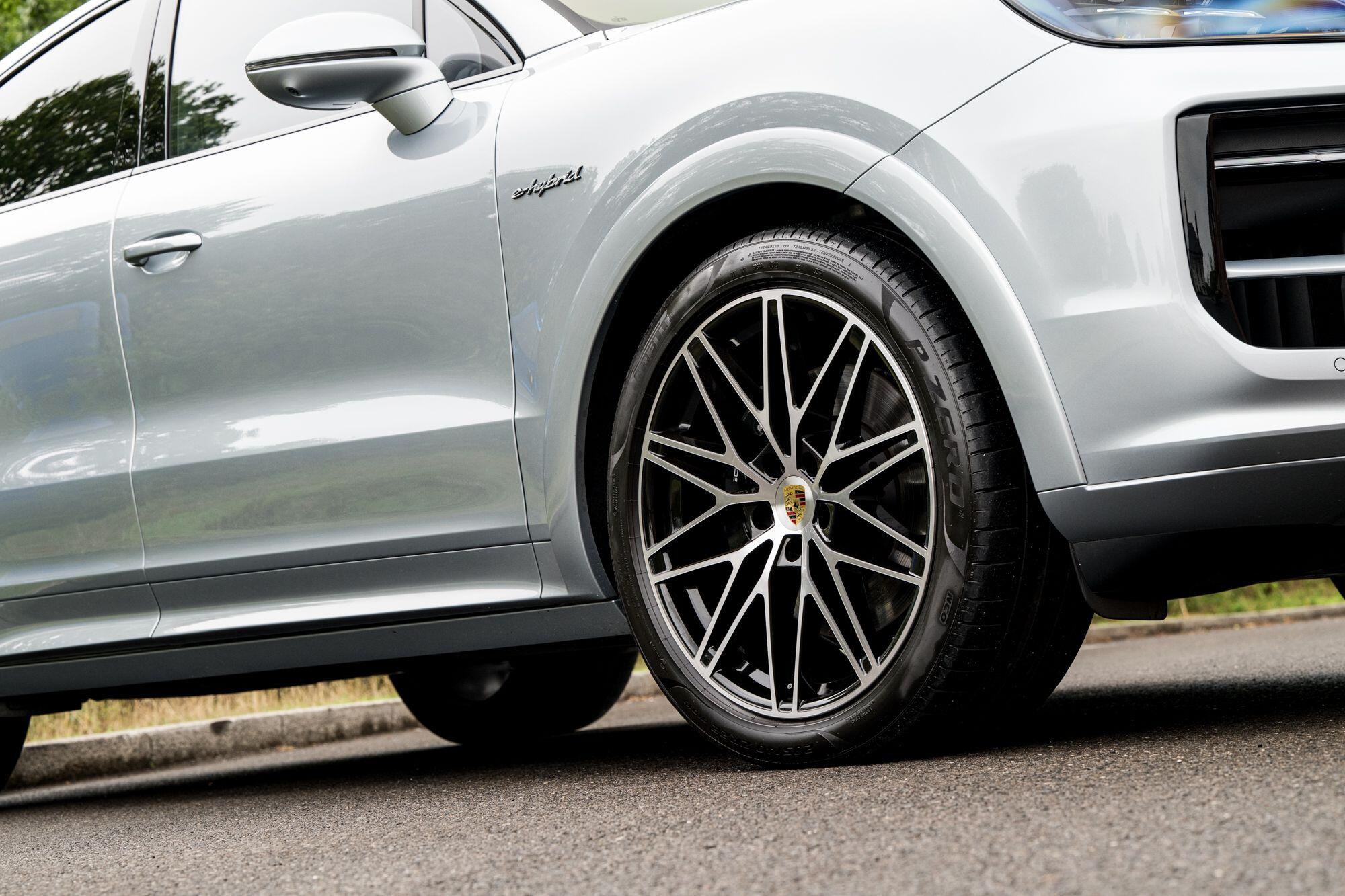 Porsche Cayenne view 11