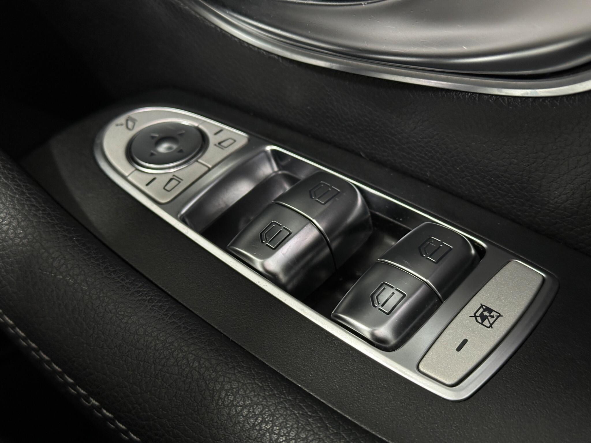 Mercedes-Benz E-Class view 19