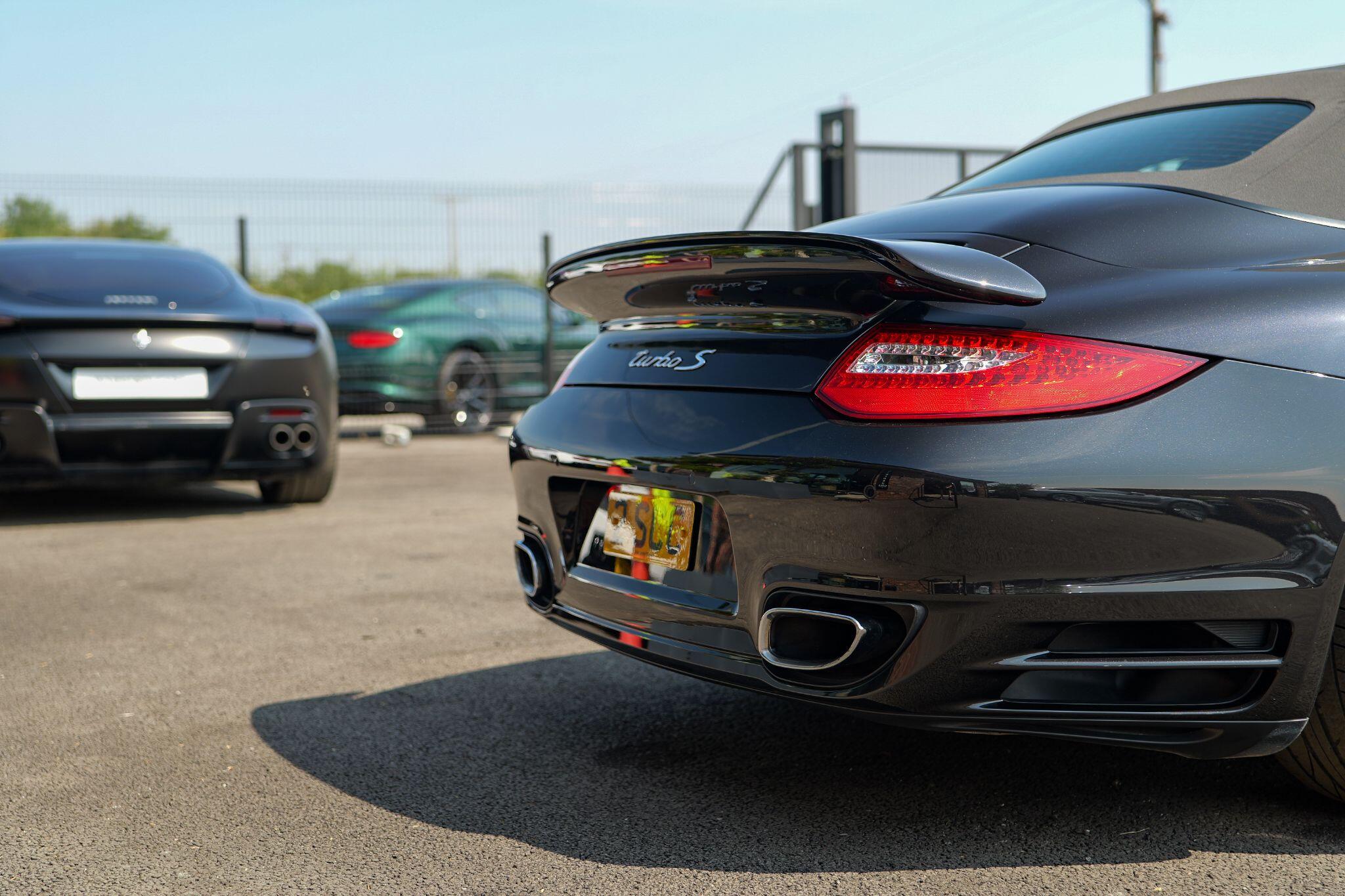 Porsche 911 view 13