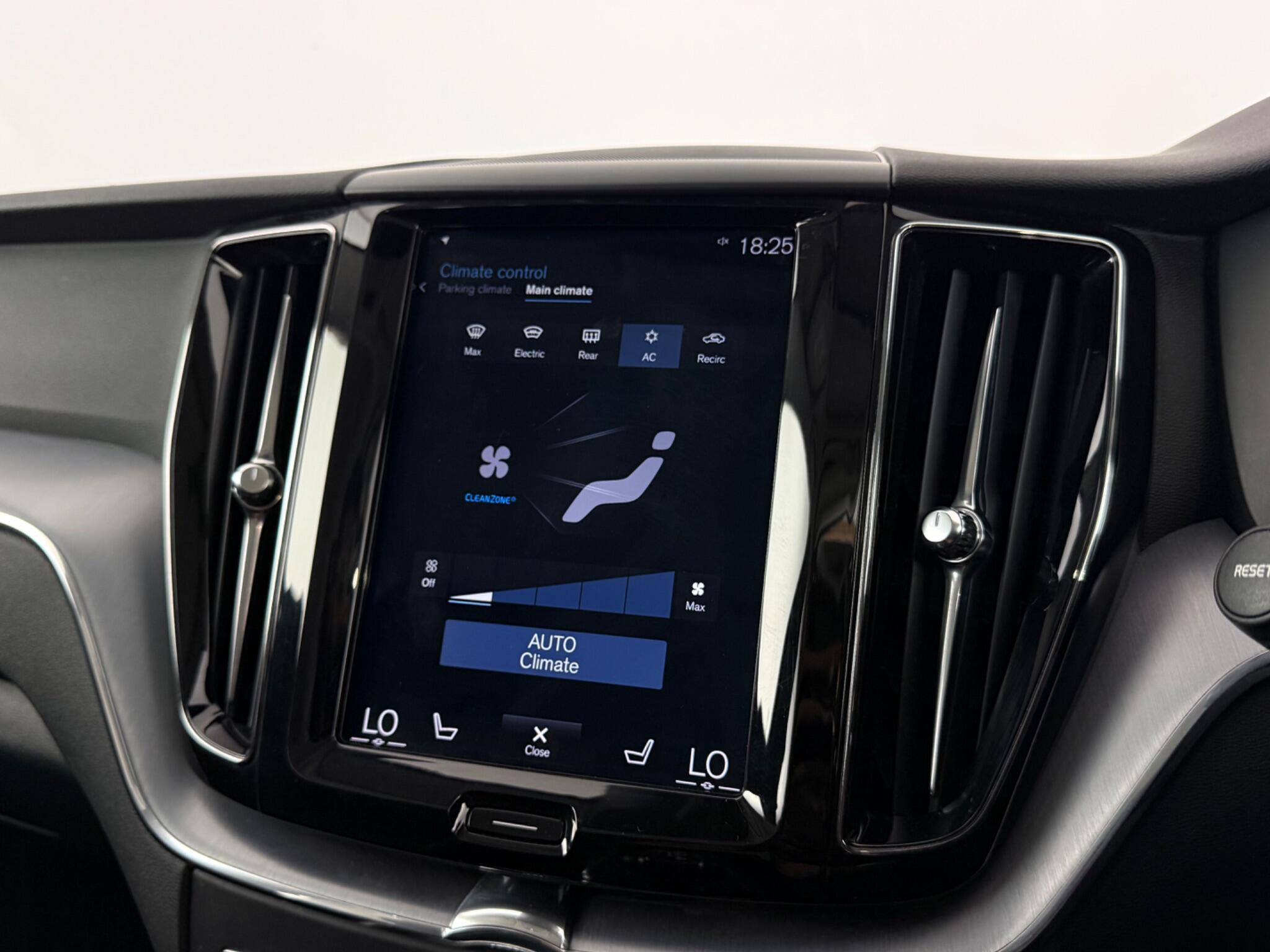 Volvo XC60 view 19