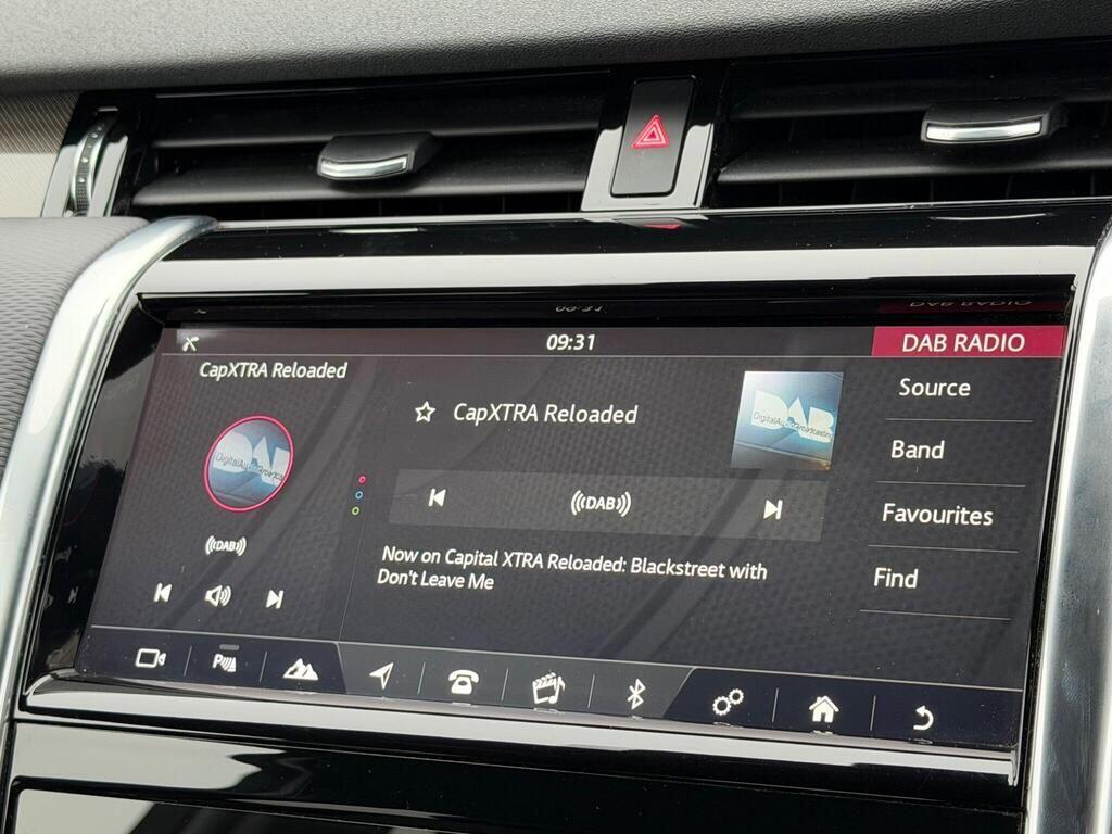 Land Rover Discovery Sport view 35