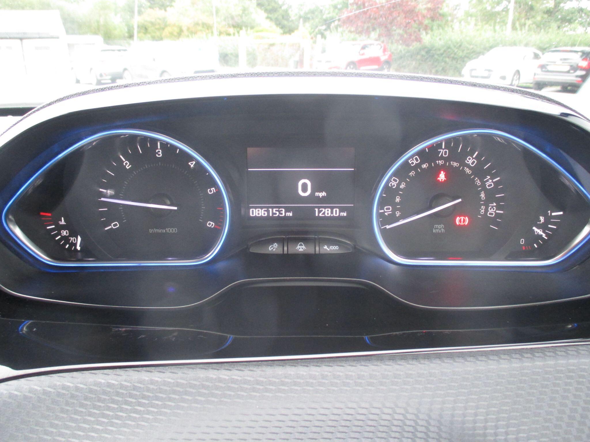 Peugeot 2008 view 34