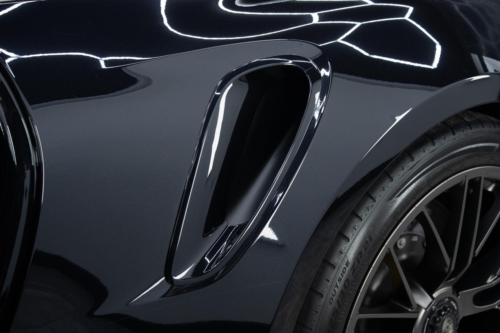 Porsche 911 view 33
