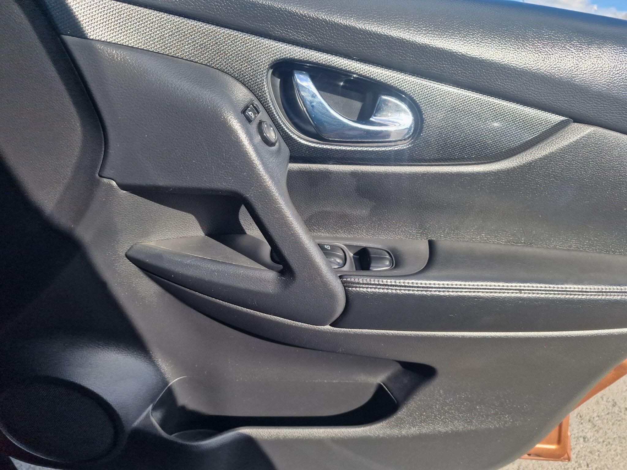 Nissan X-Trail view 38