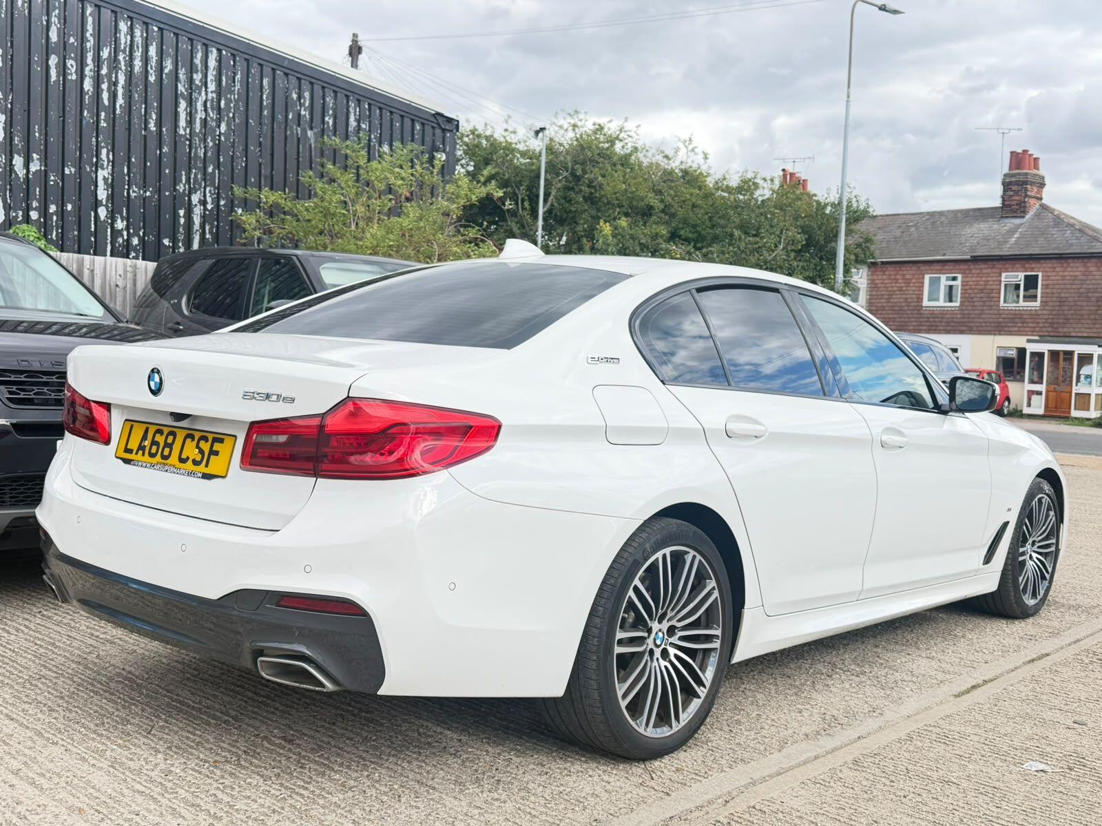 BMW 5 Series view 8