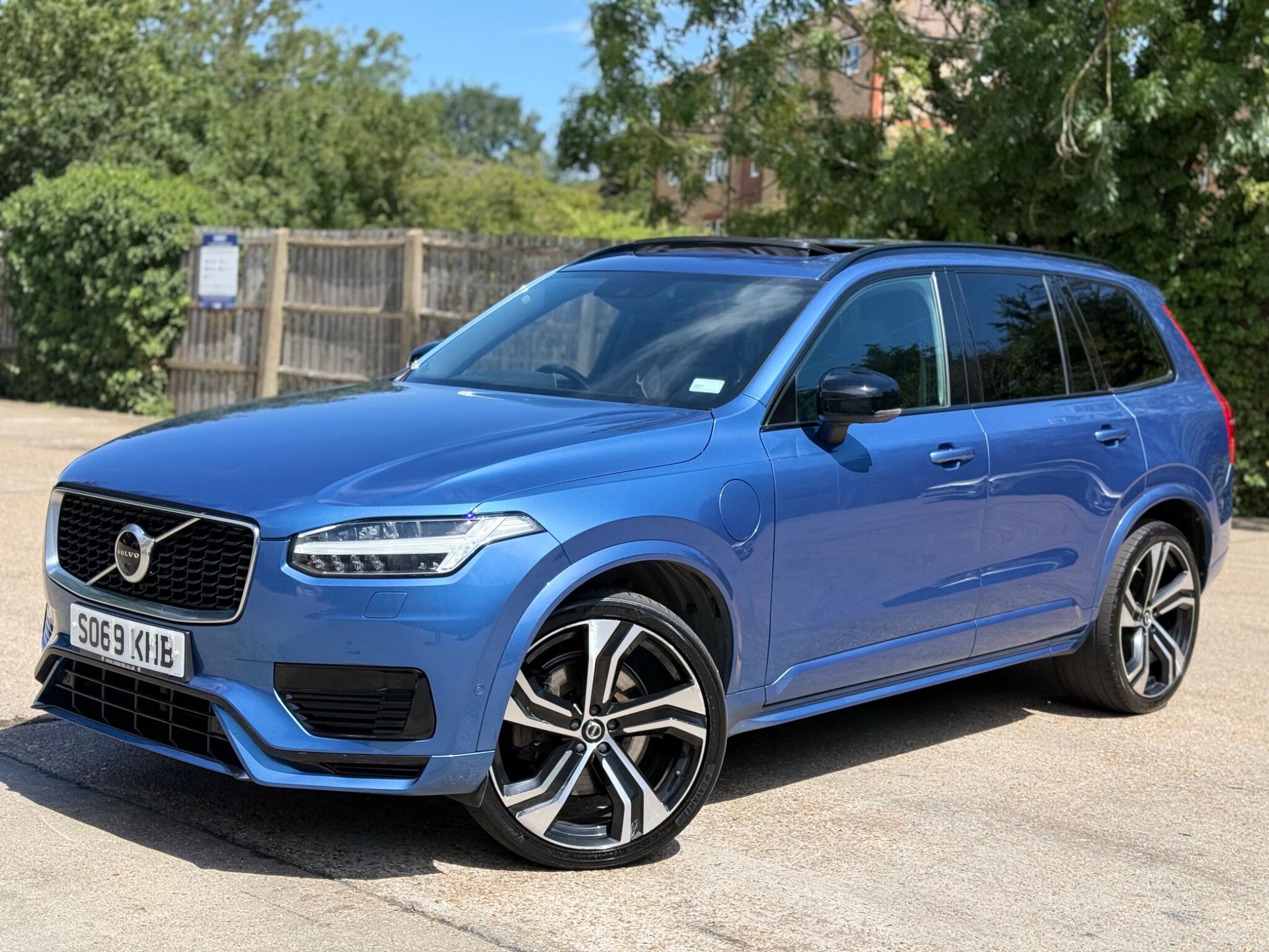 Volvo XC90 view 3