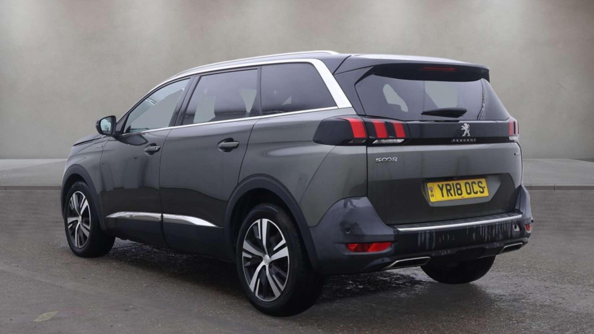Peugeot 5008 view 5