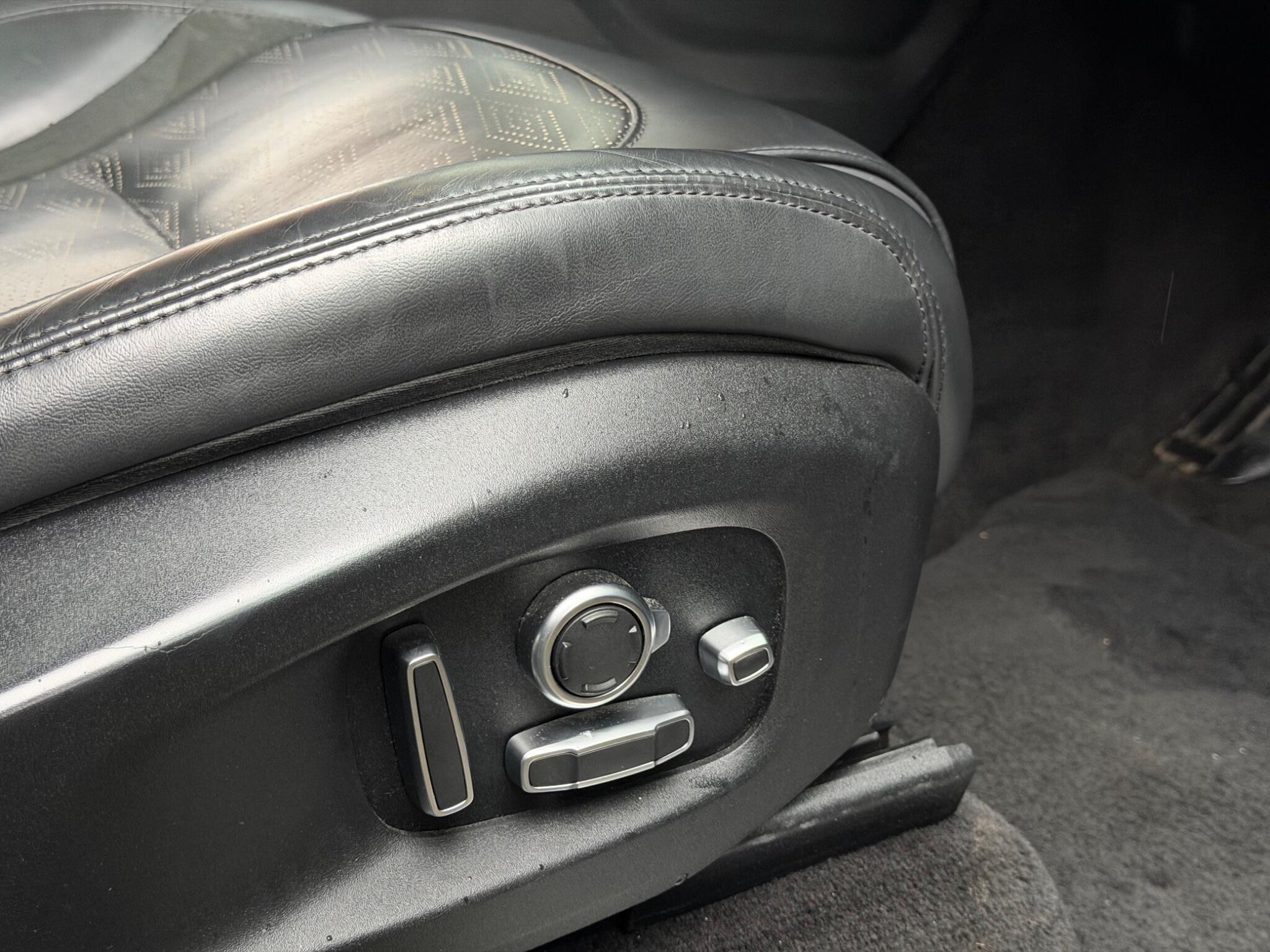 Land Rover Range Rover Sport view 26