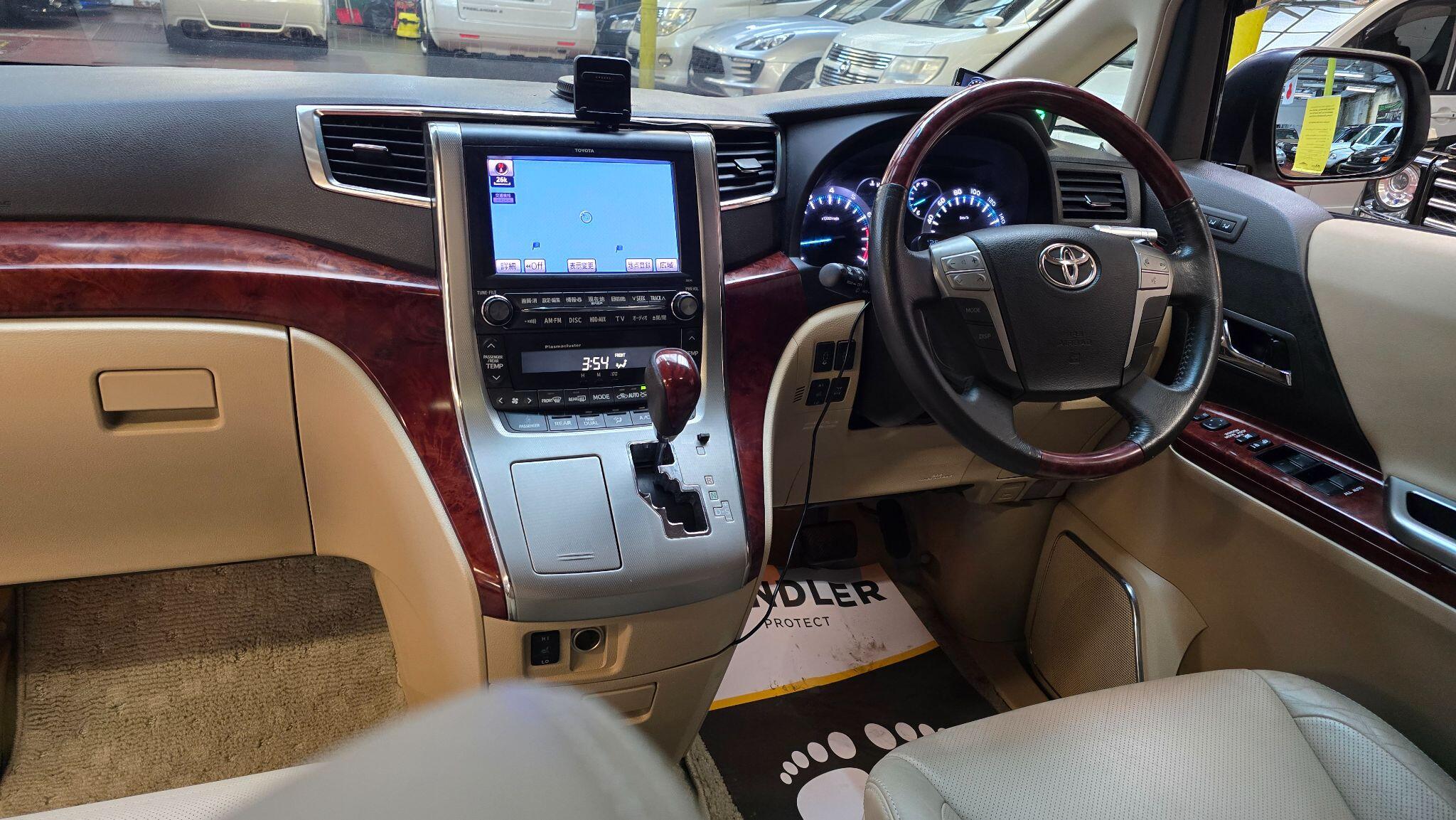 Toyota Vellfire view 4