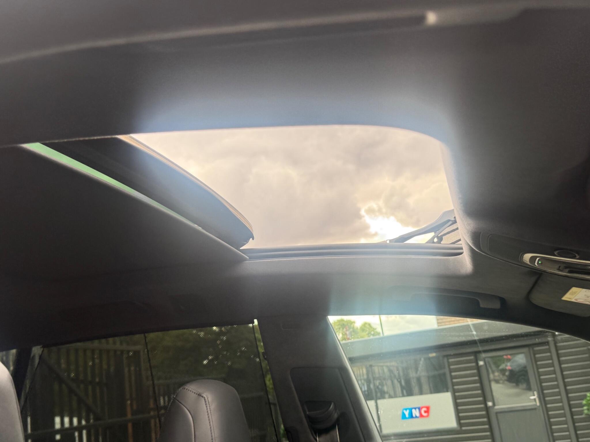 Audi RS Q8 view 15