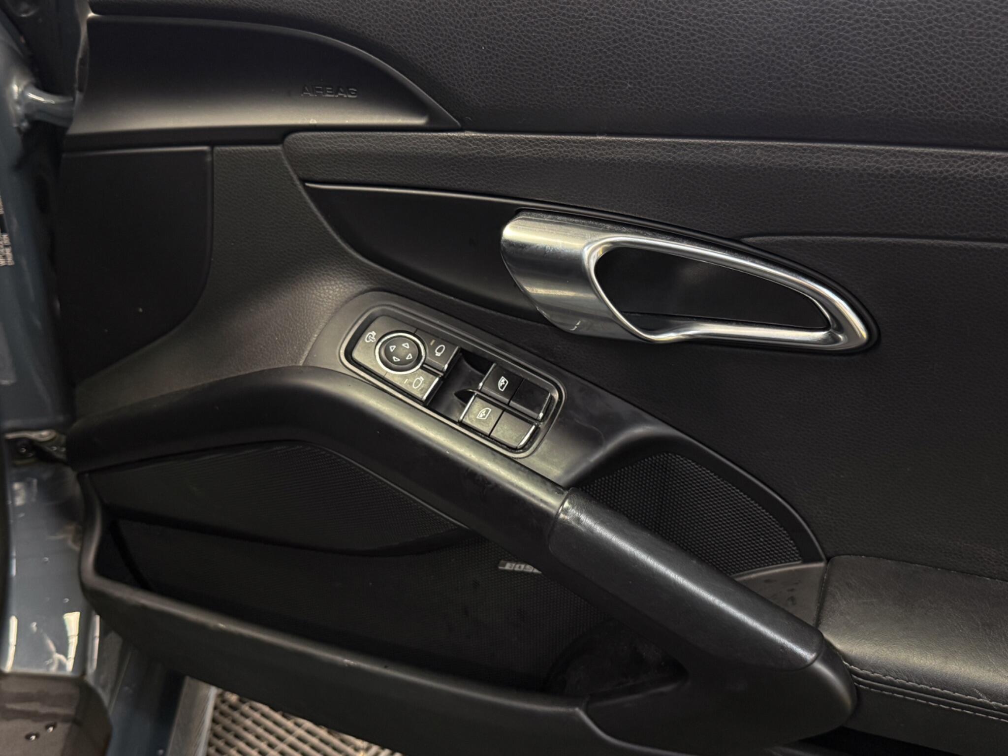 Porsche Cayman view 35