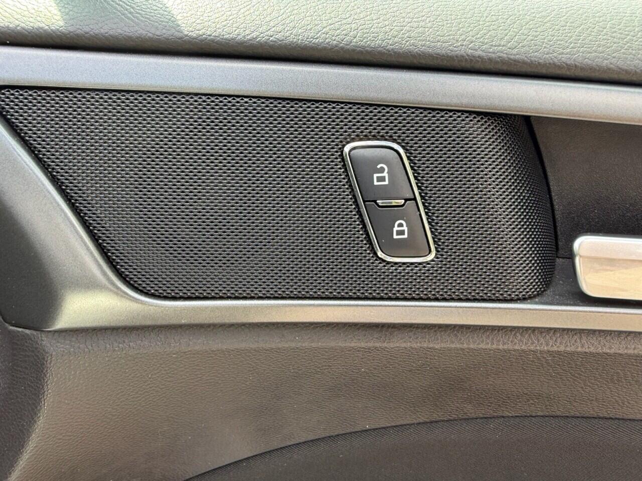Ford Mondeo view 12