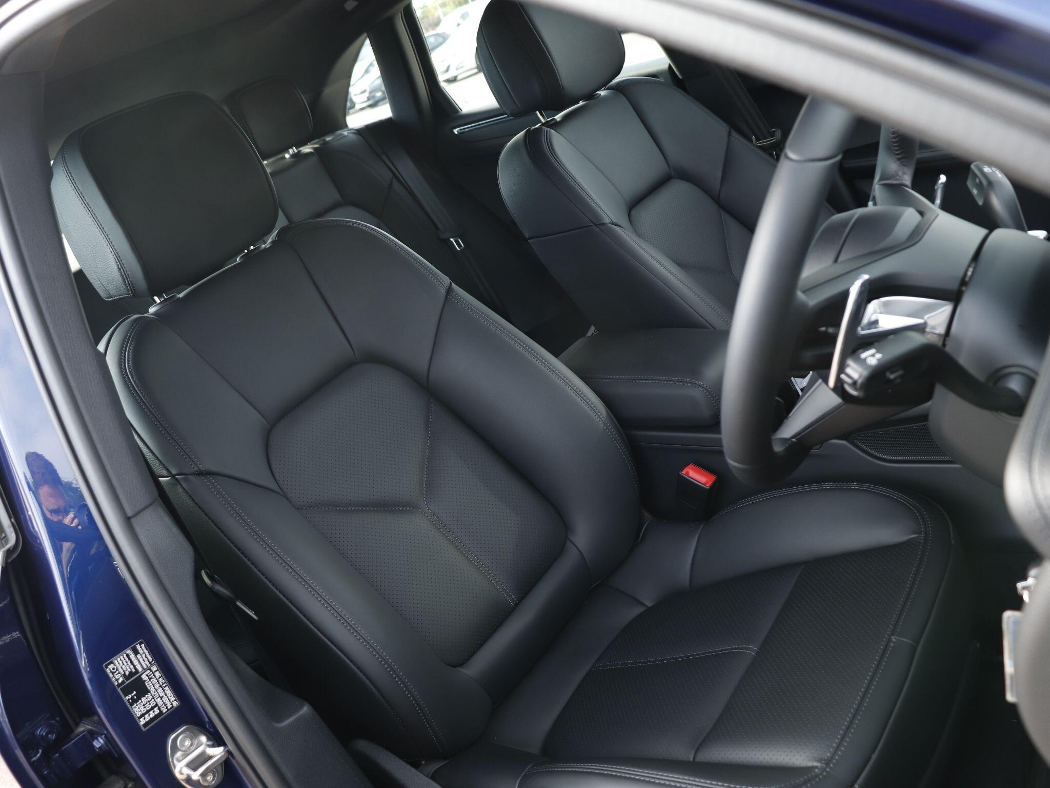 Porsche Macan view 22