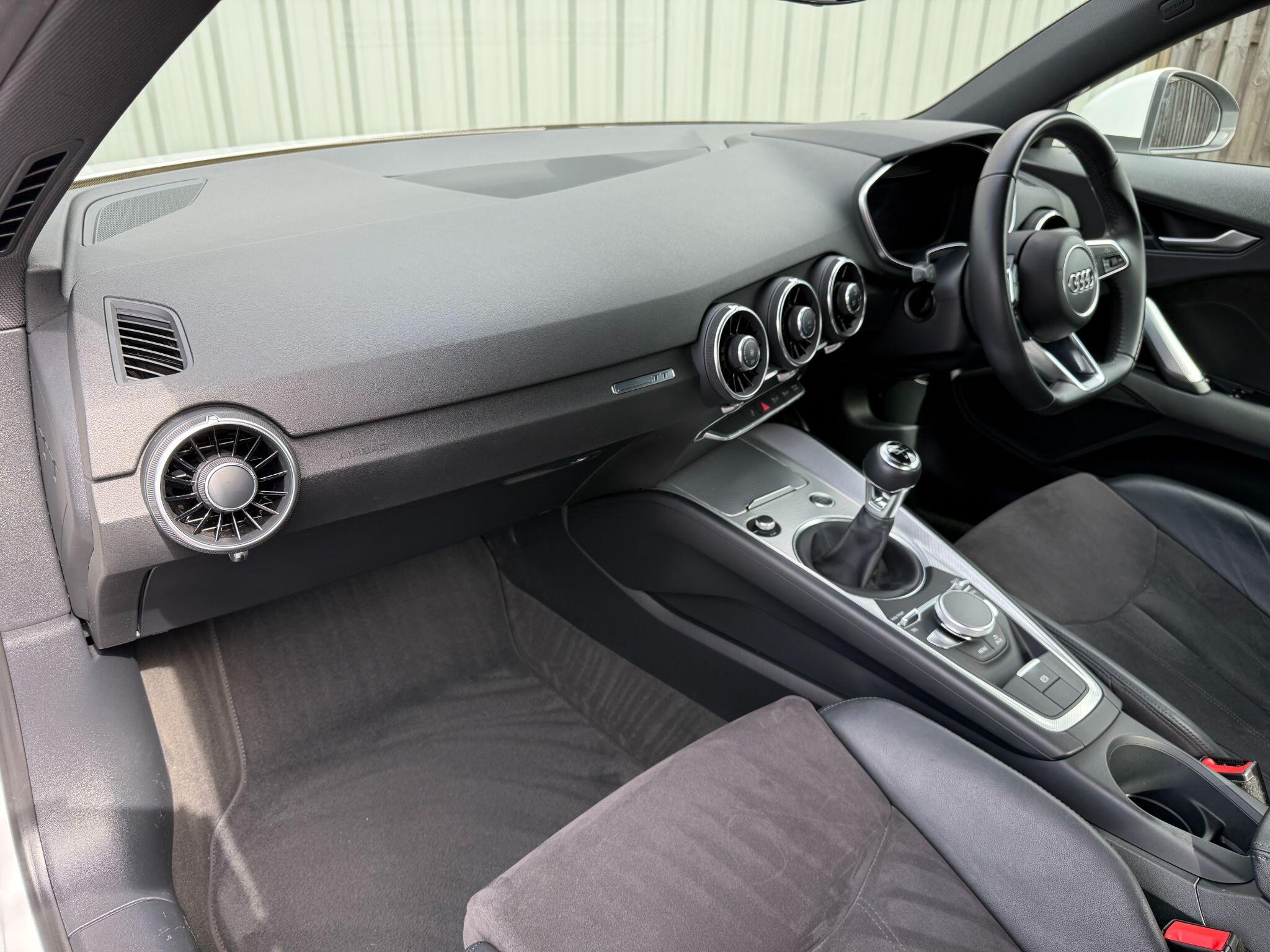 Audi TT view 18