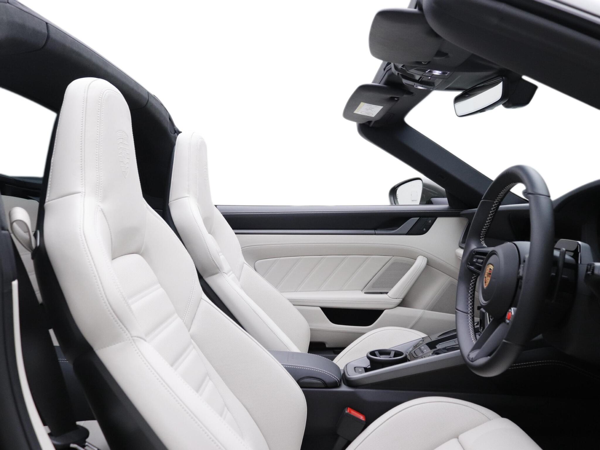 Porsche 911 view 10