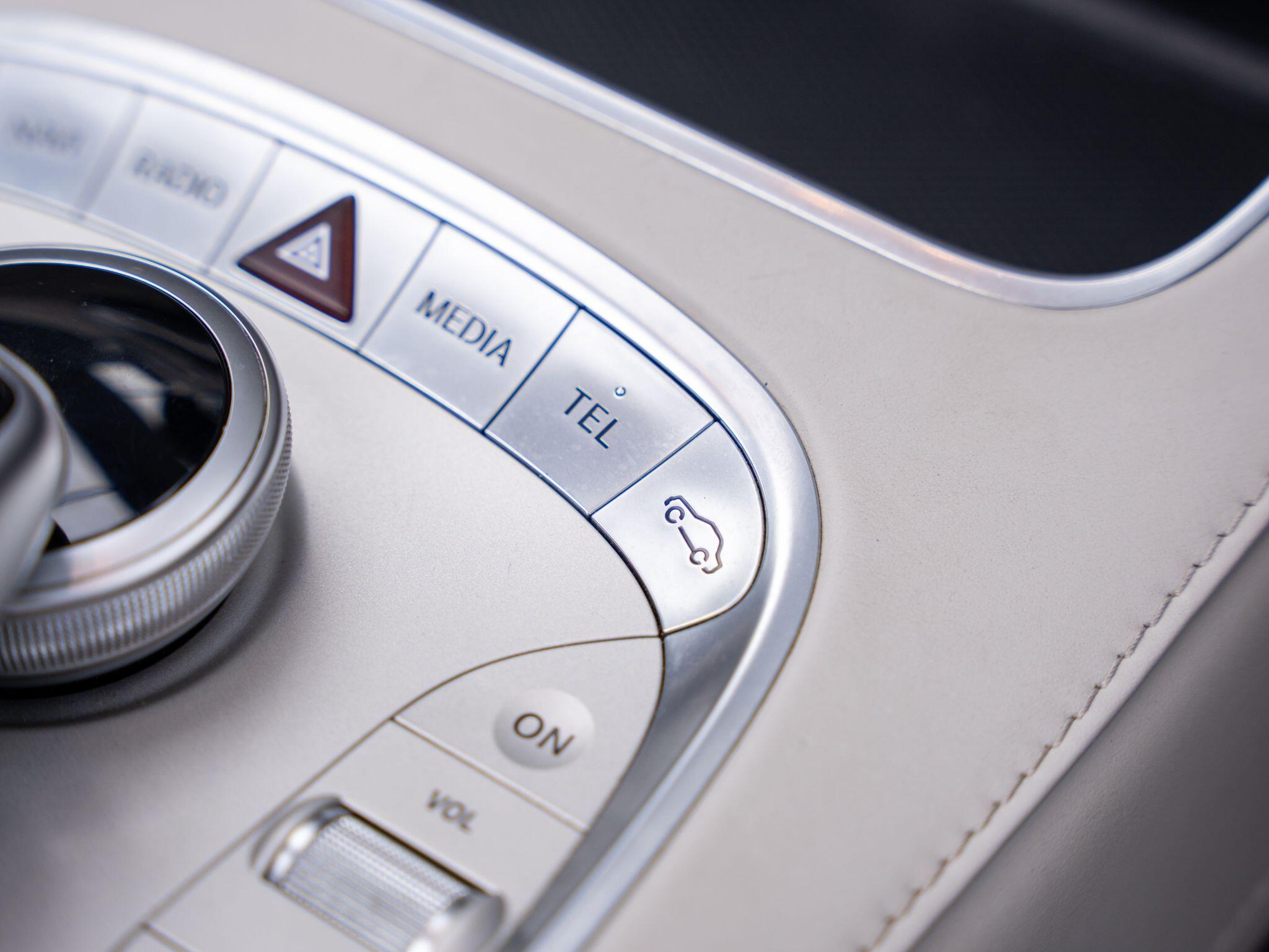 Mercedes-Benz S-Class view 18