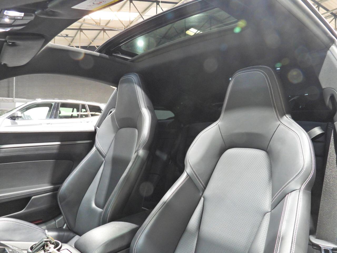 Porsche 911 view 19