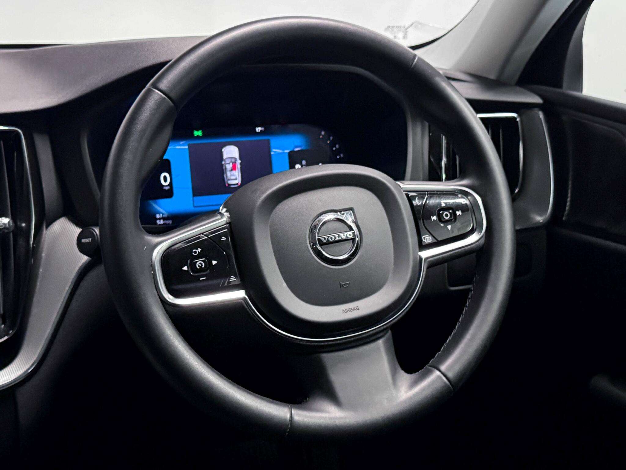 Volvo XC60 view 22