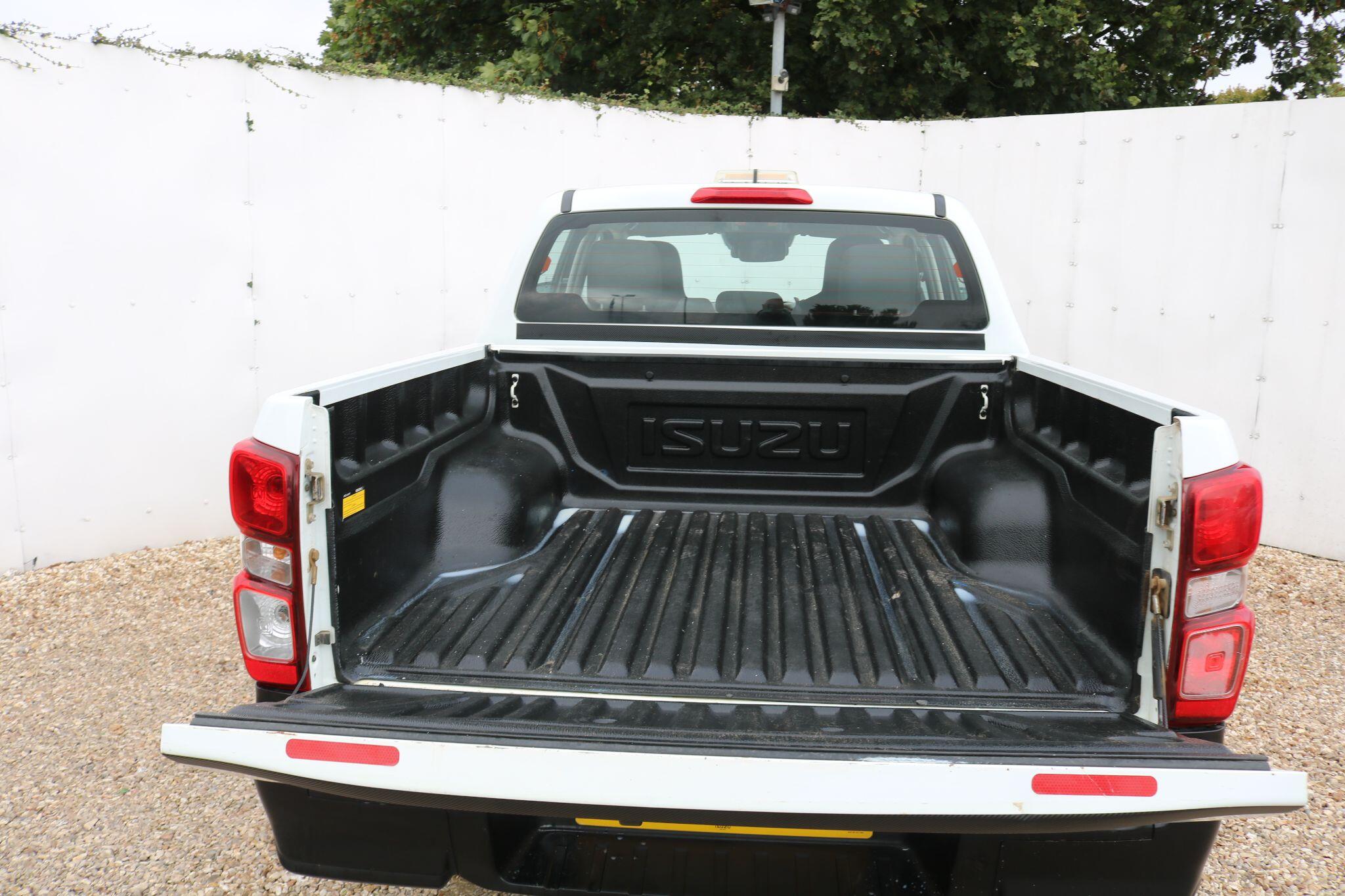 Isuzu D-Max view 26