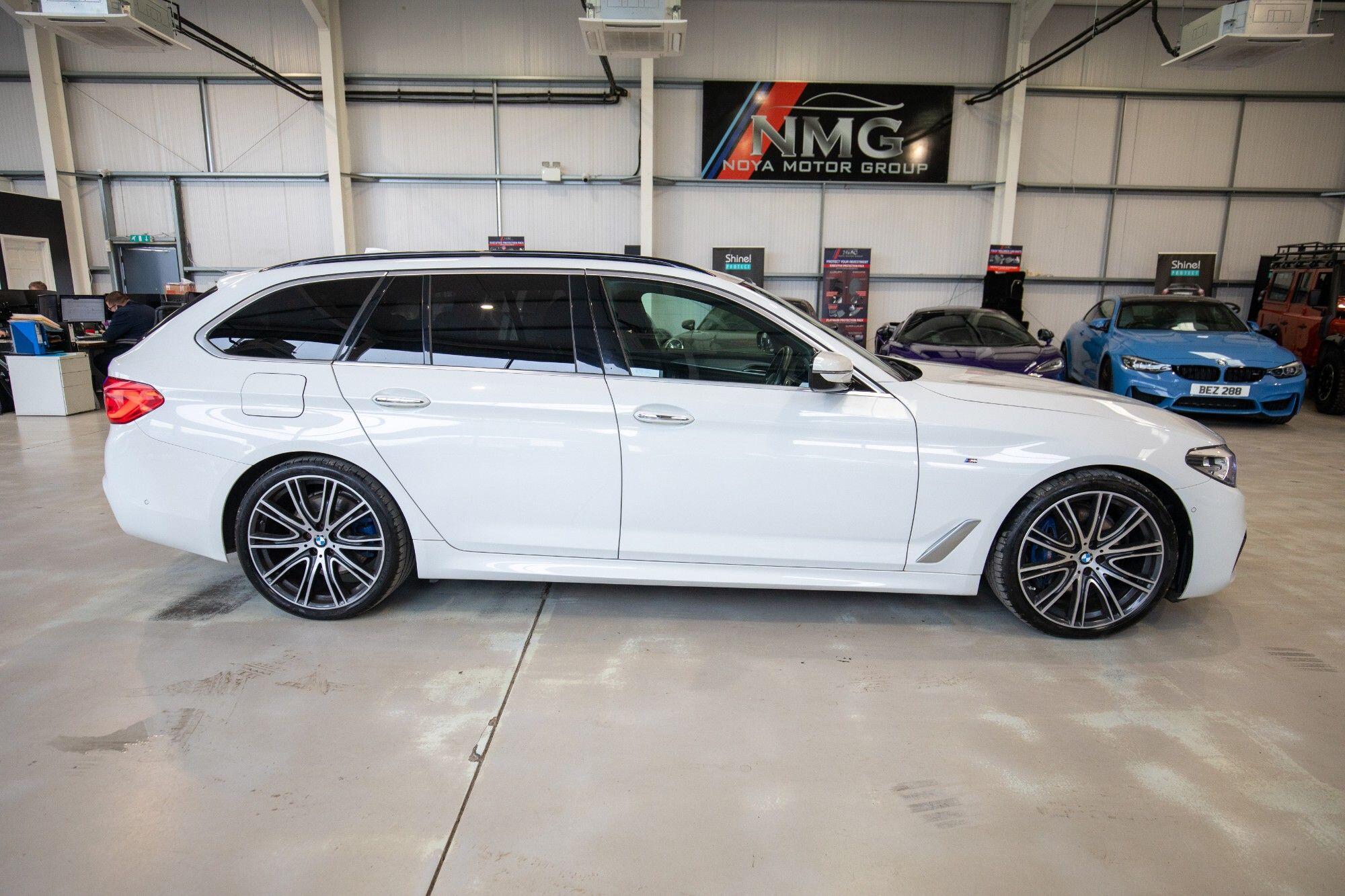 BMW 5 Series view 33