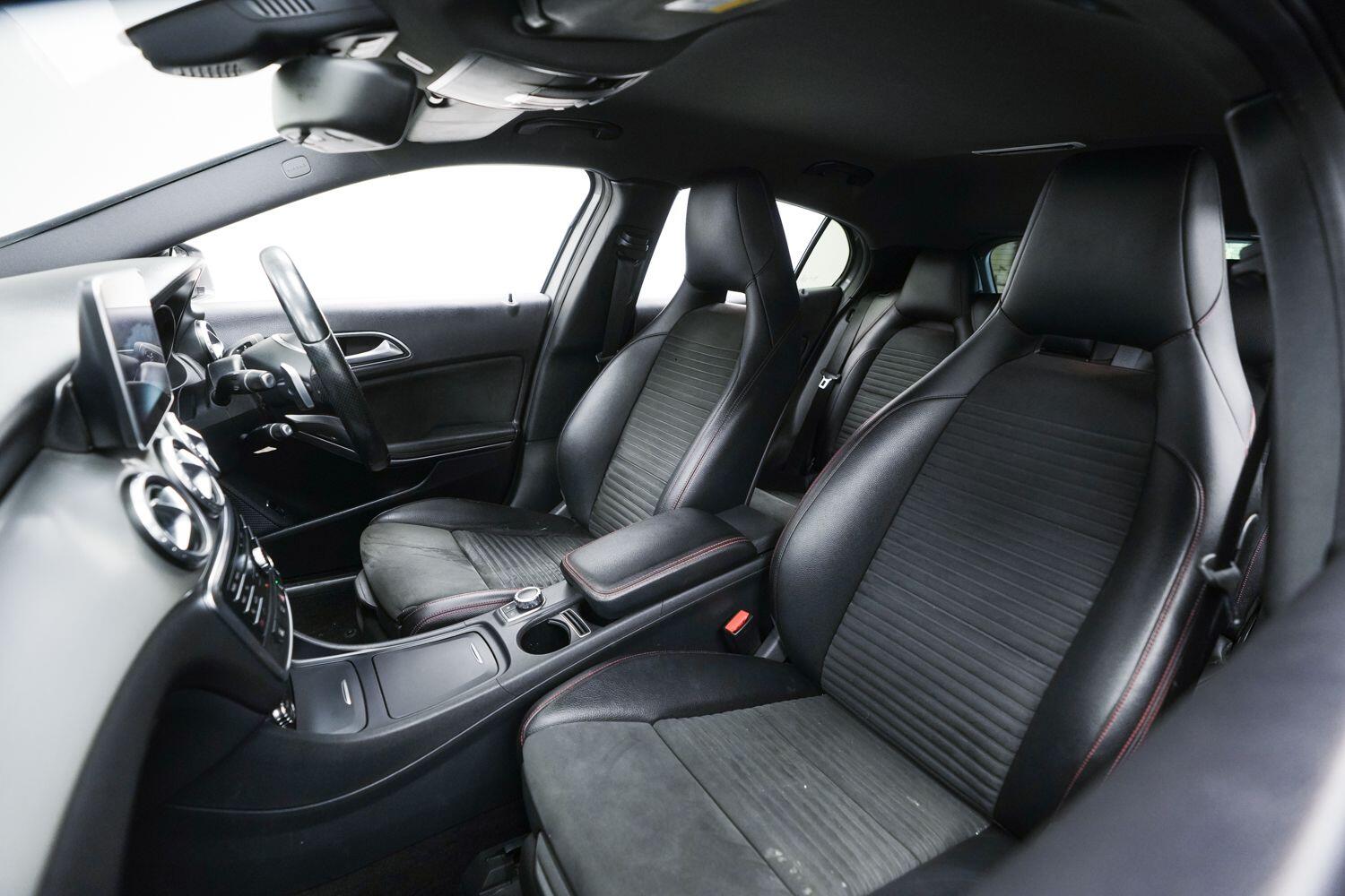 Mercedes-Benz Gla view 23