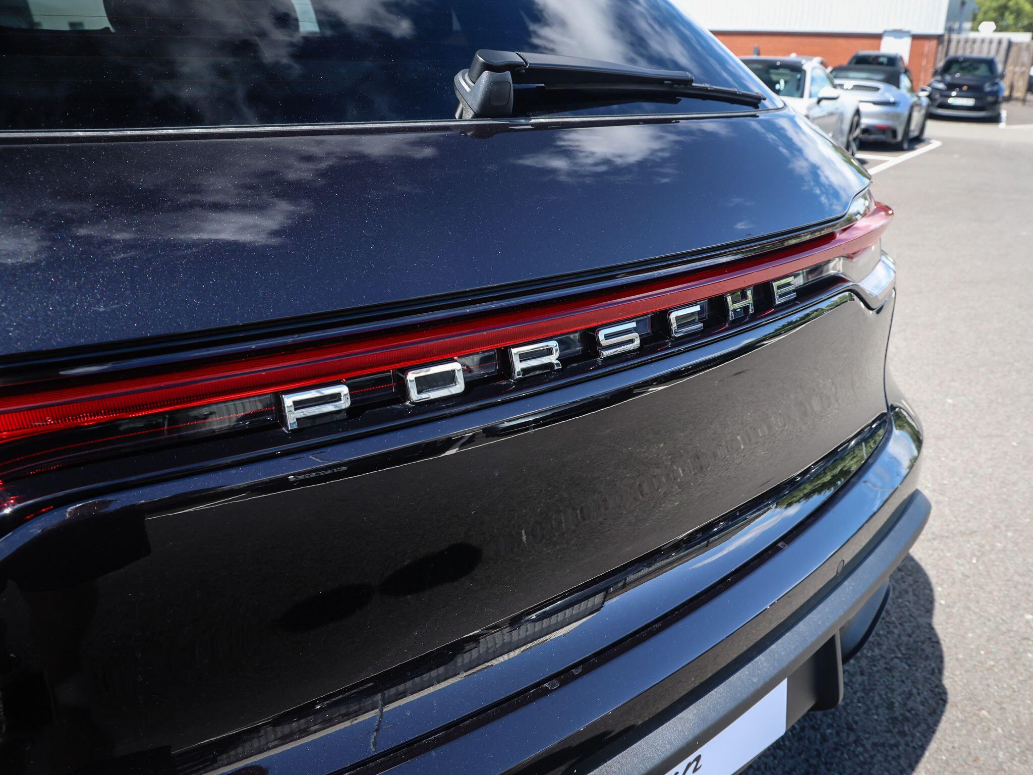Porsche Macan view 28