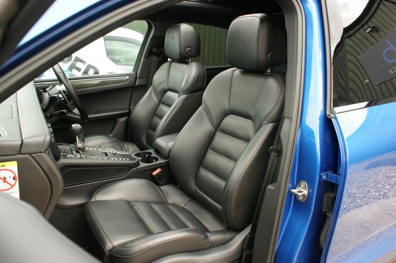 Porsche Macan view 38