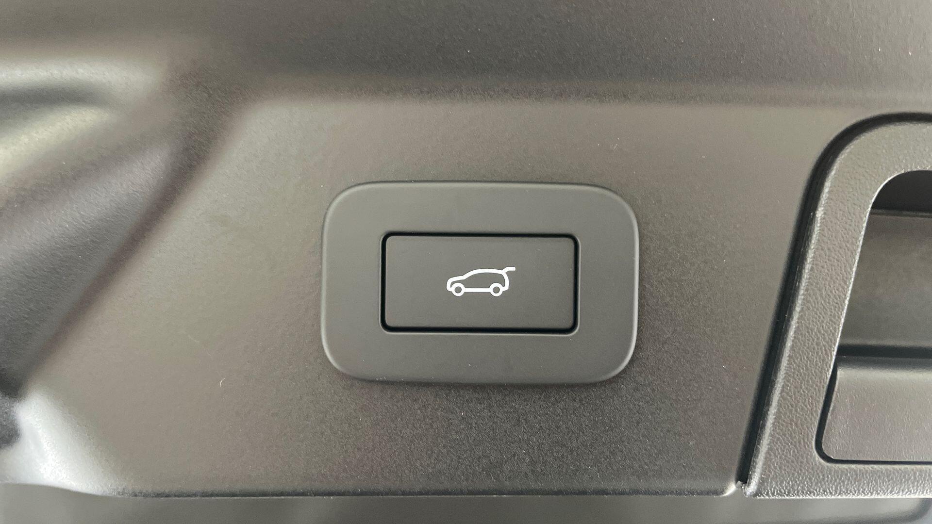 Land Rover Range Rover Velar view 27