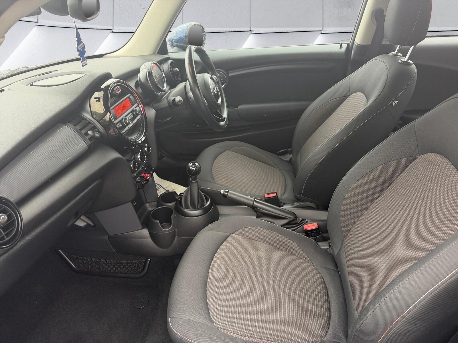 Mini Cooper view 15